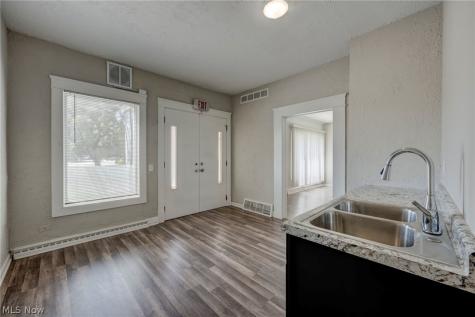 4438 Pearl Road Cleveland OH 44109