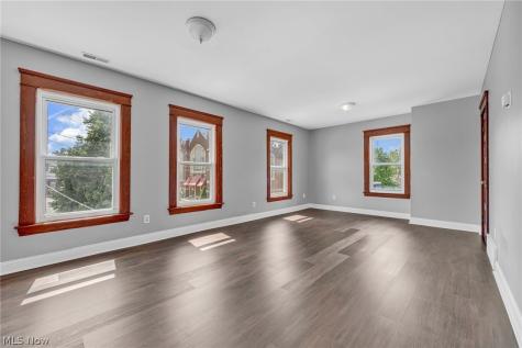 4438 Pearl Road Cleveland OH 44109