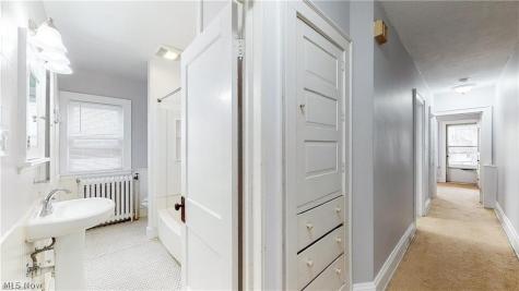 2939 E Derbyshire Road Cleveland Heights OH 44118