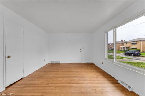 927 E 216th Street Euclid OH 44119