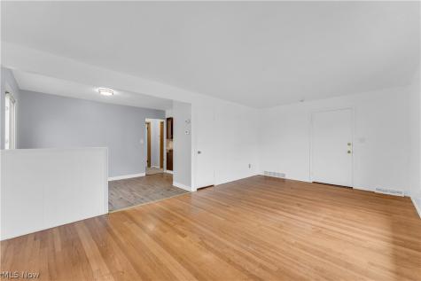 927 E 216th Street Euclid OH 44119