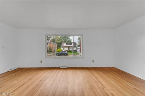 927 E 216th Street Euclid OH 44119
