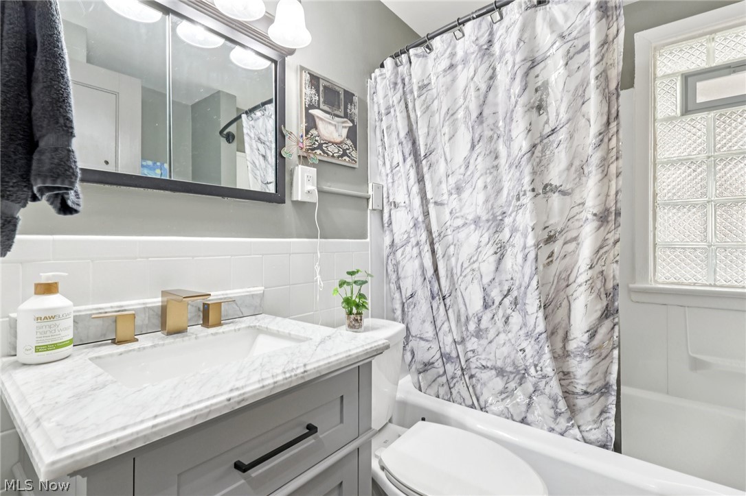 9407 Clifton Boulevard Cleveland OH 44102