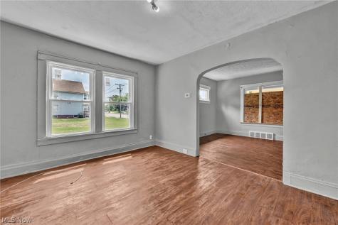 1011 East 140 Cleveland OH 44110