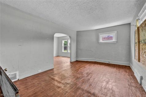 1011 East 140 Cleveland OH 44110