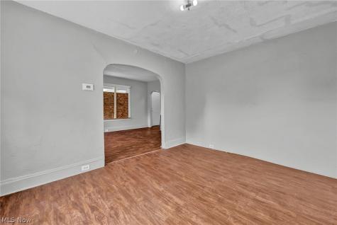 1011 East 140 Cleveland OH 44110