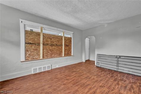 1011 East 140 Cleveland OH 44110