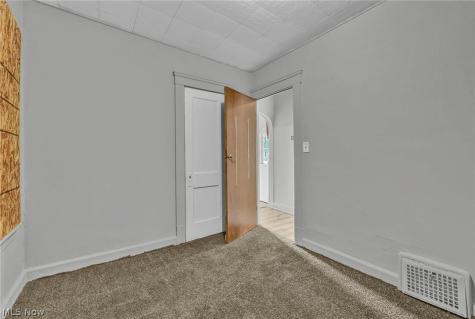 1011 East 140 Cleveland OH 44110