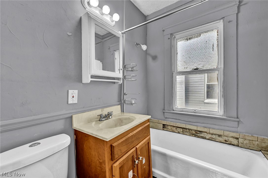 1011 East 140 Cleveland OH 44110