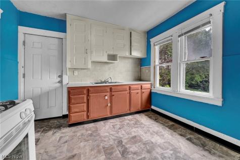 1011 East 140 Cleveland OH 44110