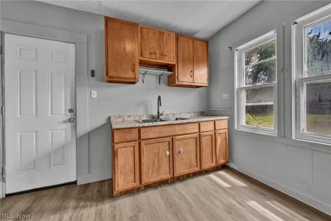 1011 East 140 Cleveland OH 44110