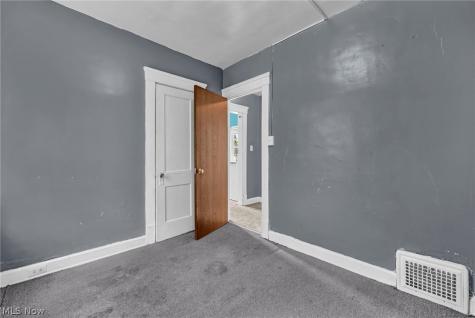 1011 East 140 Cleveland OH 44110