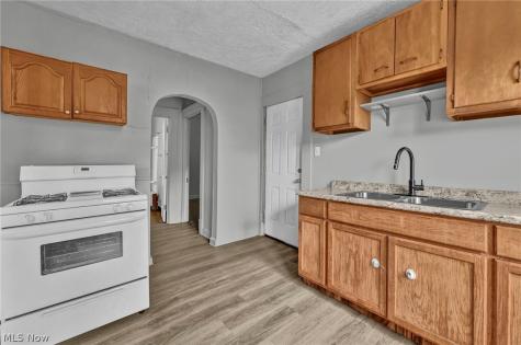 1011 East 140 Cleveland OH 44110