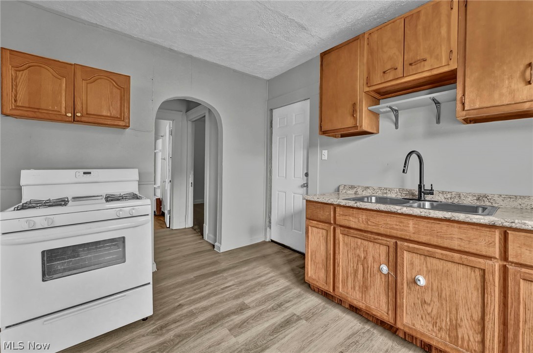 1011 East 140 Cleveland OH 44110