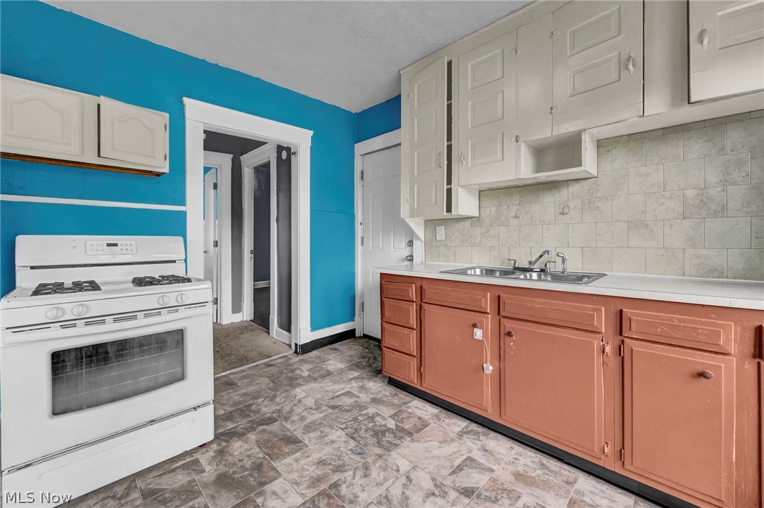 1011 East 140 Cleveland OH 44110