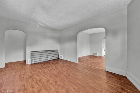 1011 East 140 Cleveland OH 44110