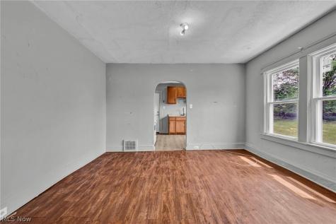 1011 East 140 Cleveland OH 44110