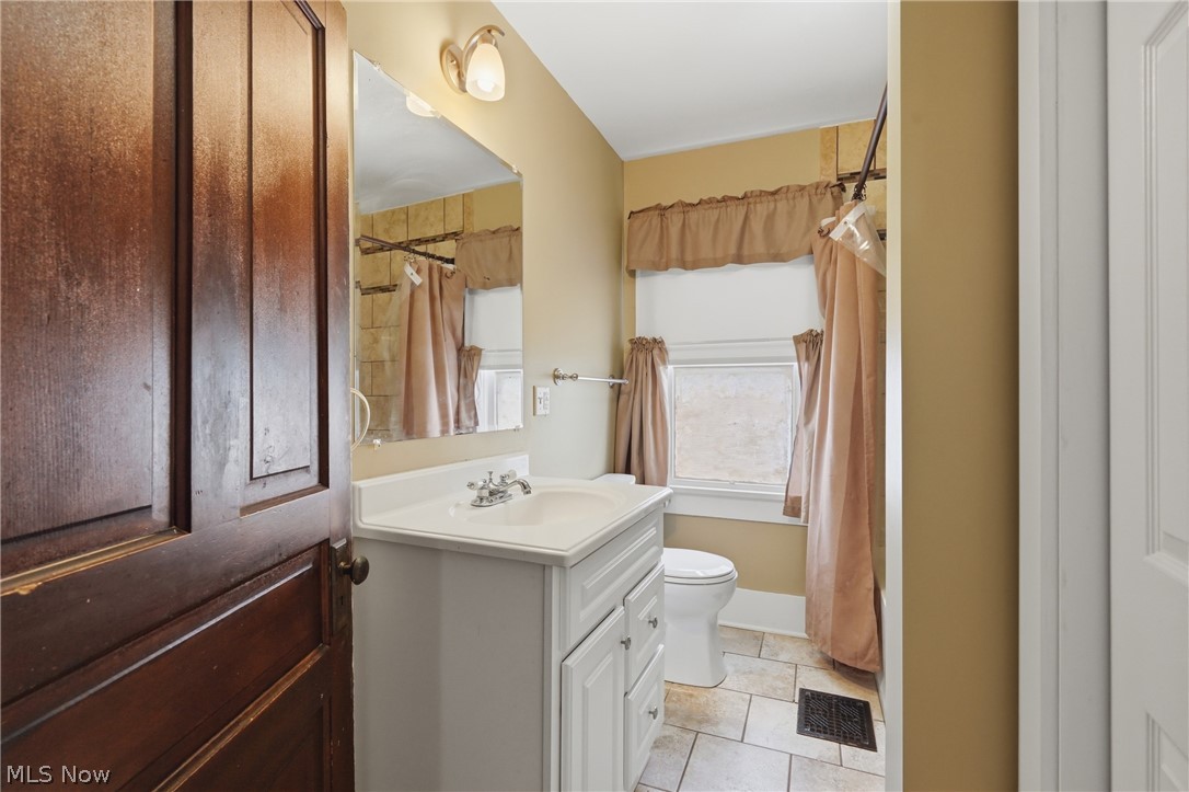 42 W 7th Street Dresden OH 43821