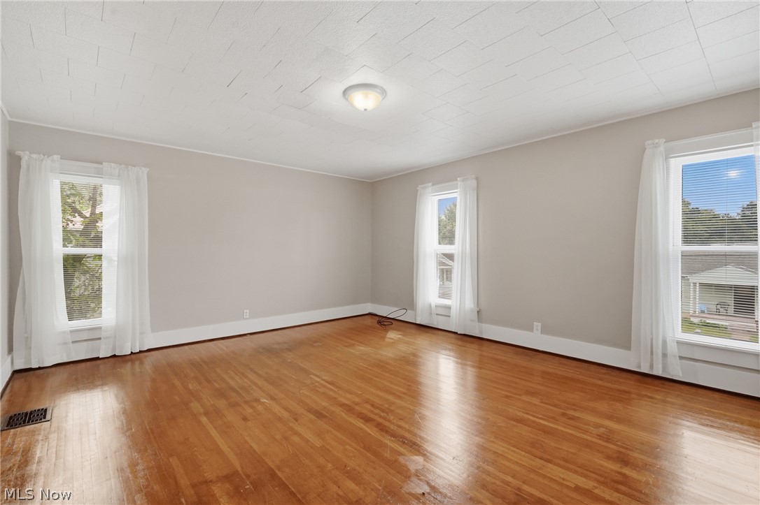 42 W 7th Street Dresden OH 43821