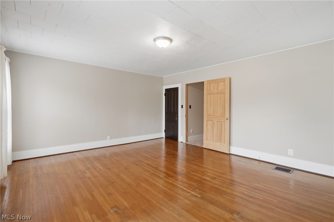 42 W 7th Street Dresden OH 43821