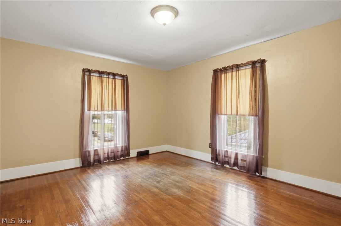 42 W 7th Street Dresden OH 43821