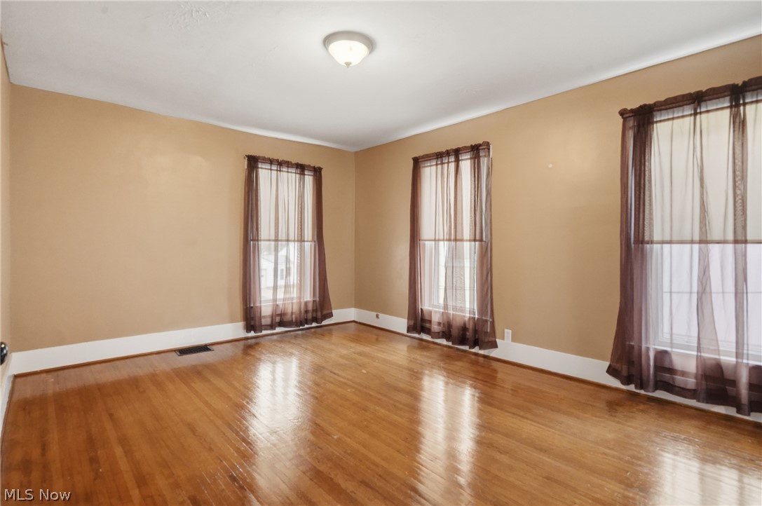 42 W 7th Street Dresden OH 43821