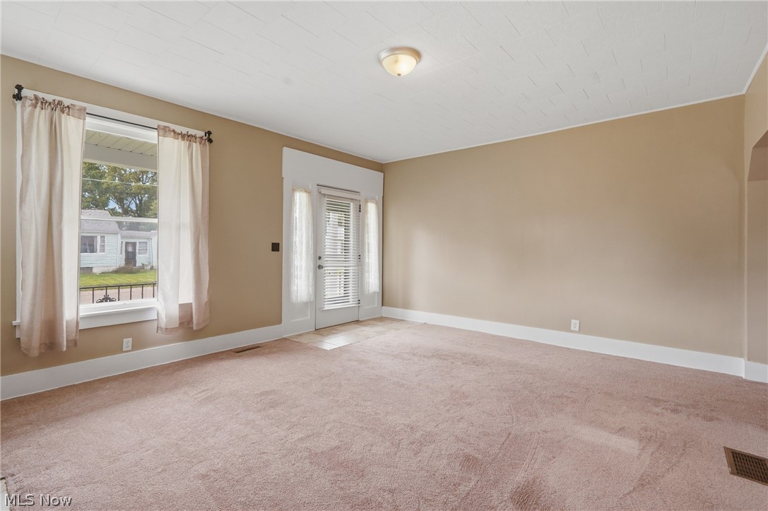 42 W 7th Street Dresden OH 43821
