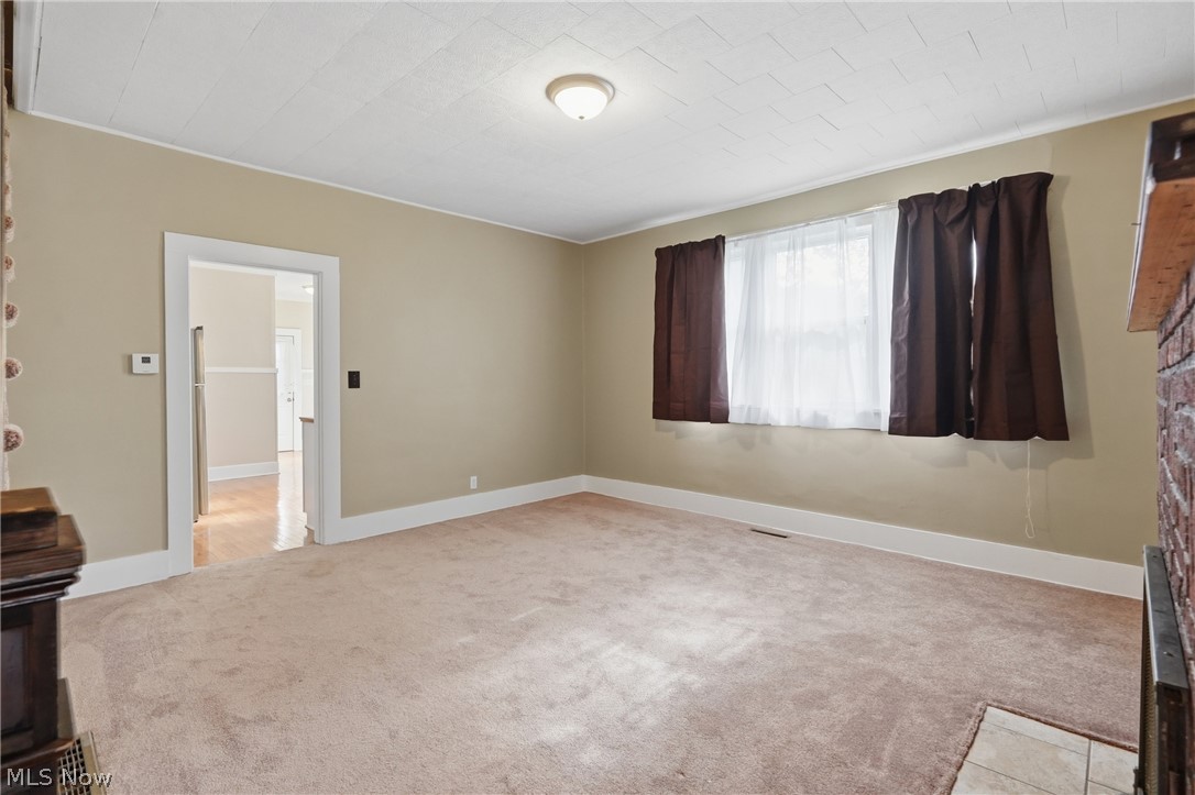 42 W 7th Street Dresden OH 43821