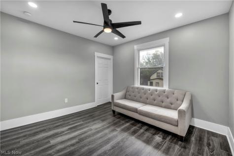 10905 Grandview Avenue Cleveland OH 44104