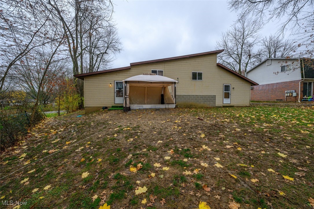 351 - 353 Harding Avenue NW Massillon OH 44646