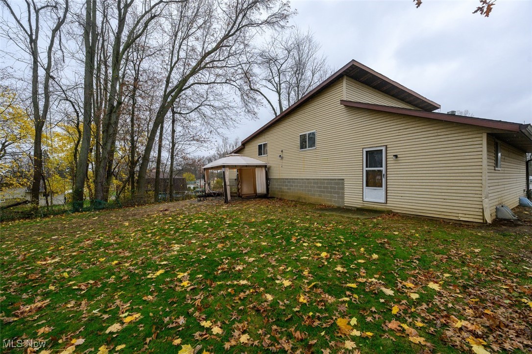 351 - 353 Harding Avenue NW Massillon OH 44646