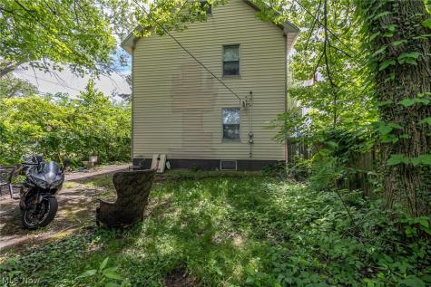 13609 Eaglesmere Avenue Cleveland OH 44110