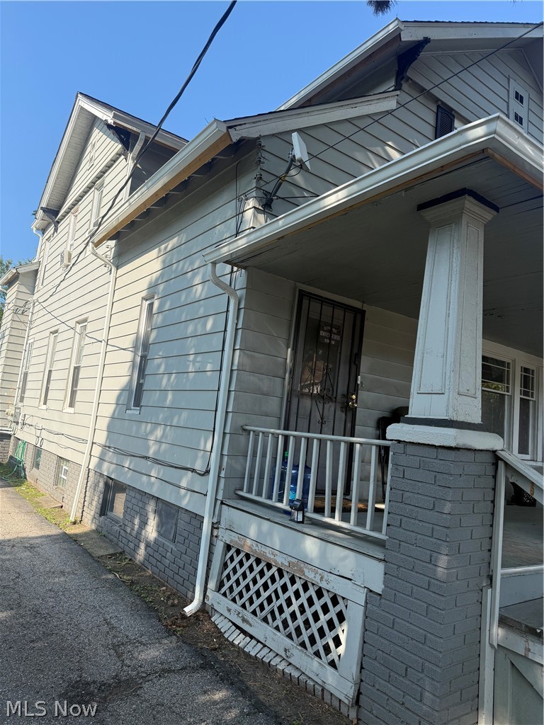 1820 Holmden Avenue Cleveland OH 44109