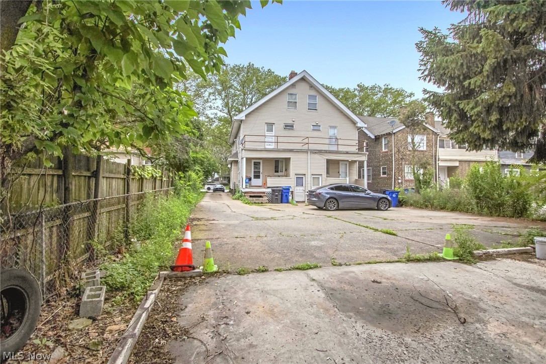 3033 West Boulevard Cleveland OH 44111