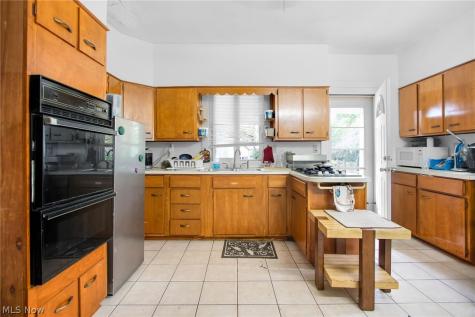 3033 West Boulevard Cleveland OH 44111