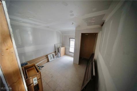 9905-9907 Zimmer Avenue Cleveland OH 44102