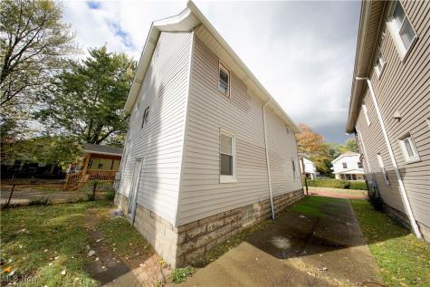 9905-9907 Zimmer Avenue Cleveland OH 44102