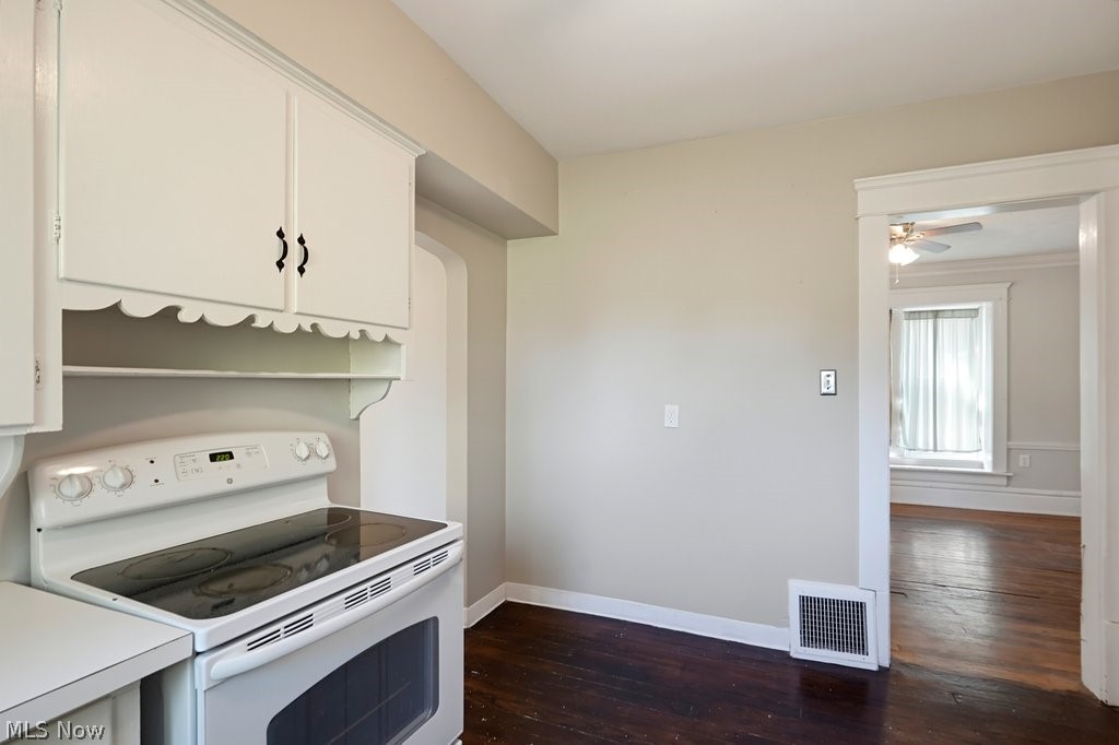 824 Elmore Avenue Akron OH 44302