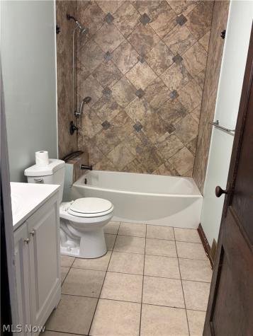 3293 W 98 Cleveland OH 44102