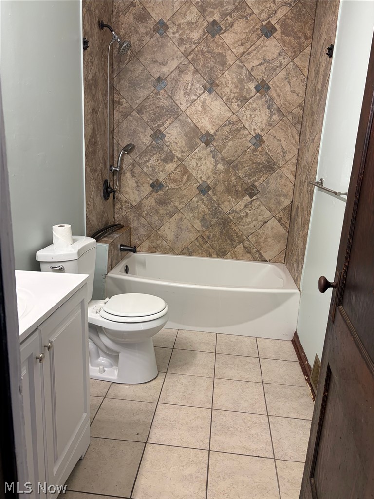 3293 W 98 Cleveland OH 44102