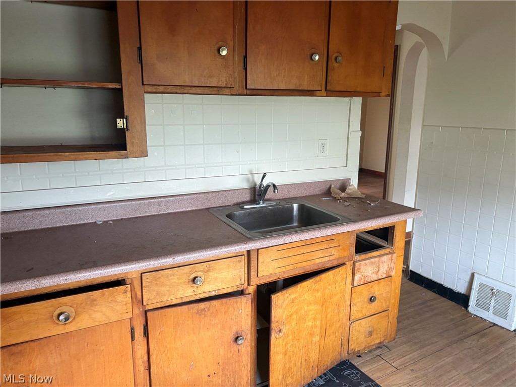 12501 Dove Avenue Cleveland OH 44105