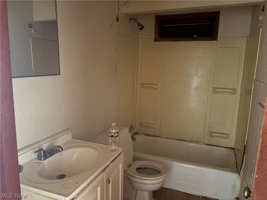12501 Dove Avenue Cleveland OH 44105