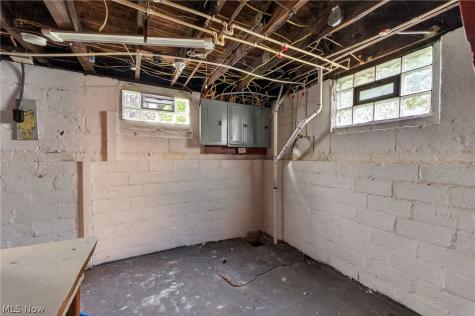1464 E 175th Street Cleveland OH 44110