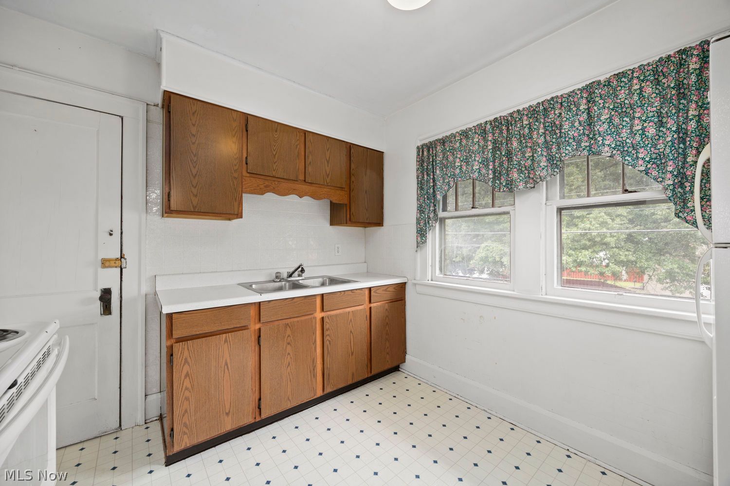 358-360 Cambridge Avenue Elyria OH 44035