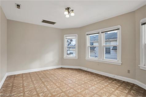 3533 Carlyle Avenue Cleveland OH 44109