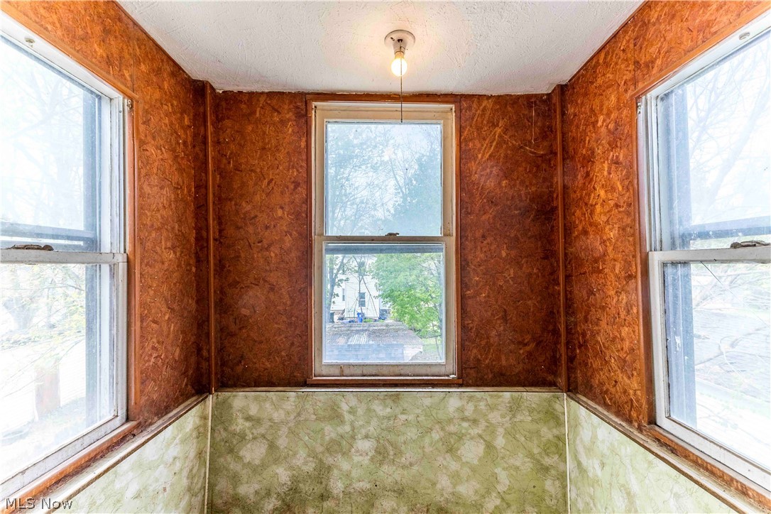 16007 Huntmere Avenue Cleveland OH 44110