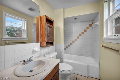 1206 Lawrence Road NE Canton OH 44705
