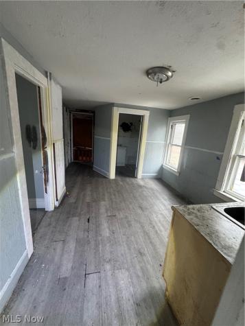 3008 Roanoke Avenue Cleveland OH 44109
