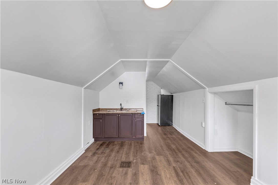 4270 Valley Road Cleveland OH 44109