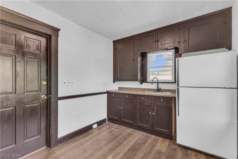 4270 Valley Road Cleveland OH 44109